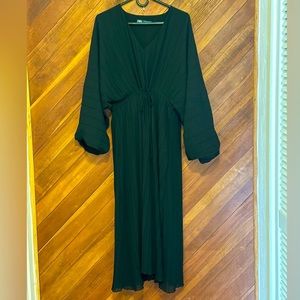 Zara V-neck black dress with wide sleeves. M
